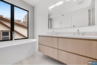 25 Garden Place A #A, Edgewater, NJ 07020 - Photo 18