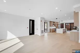 25 Garden Pl A, Edgewater, NJ 07020 - Photo 12