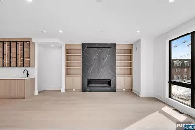 25 Garden Place A #A, Edgewater, NJ 07020 - Photo 4