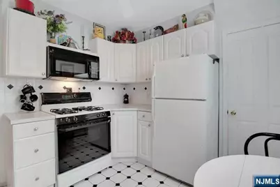 16 Argyle Place 1 #1, Kearny, NJ 07032 - Photo 6