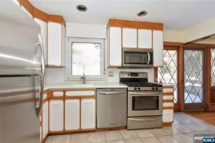 110 Lakeshore Dr, Oakland, NJ 07436 - Photo 12