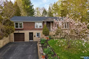 110 Lakeshore Dr, Oakland, NJ 07436 - Photo 2