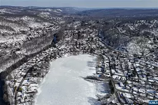 110 Lakeshore Dr, Oakland, NJ 07436 - Photo 28