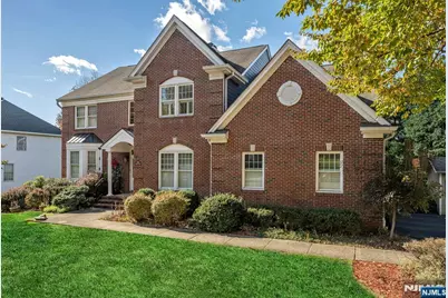 134 Arthur Court, Mahwah, NJ 07430 - Photo 2