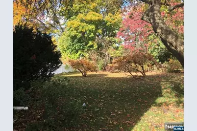 37-27 Hale Place, Fair Lawn, NJ 07410 - Photo 12