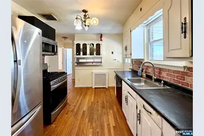 37-27 Hale Place, Fair Lawn, NJ 07410 - Photo 4