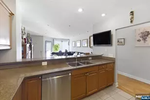 214 The Promenade 214, Edgewater, NJ 07020 - Photo 10