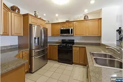 214 The Promenade 214 #214, Edgewater, NJ 07020 - Photo 4