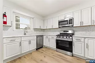 18 Kinney St, Newark, NJ 07102 - Photo 4