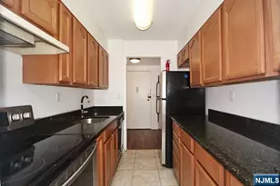 555 Gorge Road 3B, Cliffside Park, NJ 07010 - Photo 4