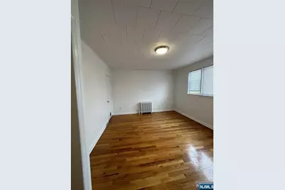 289 Livingston Avenue 2nd Fl #2nd Fl, Lyndhurst Township, NJ 07071 - Photo 8