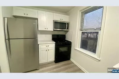 250 Chase Avenue 2 #2, Lyndhurst Township, NJ 07071 - Photo 2