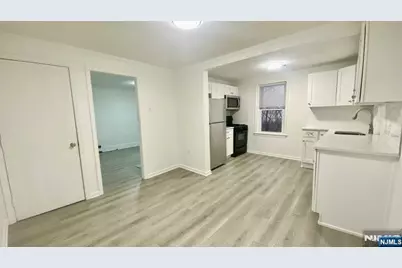 250 Chase Avenue 2 #2, Lyndhurst Township, NJ 07071 - Photo 4