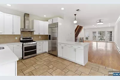 281 Wayne Avenue 281 #281, Cliffside Park, NJ 07010 - Photo 6