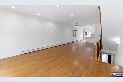 281 Wayne Avenue 281 #281, Cliffside Park, NJ 07010 - Photo 4