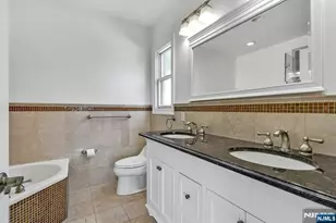 52 Myrtle B, Edgewater, NJ 07020 - Photo 8