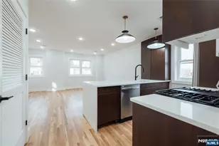 90 Hollywood Ave 2, East Orange, NJ 07018 - Photo 2