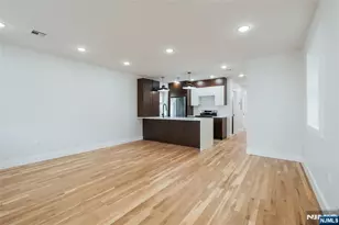 90 Hollywood Ave 2, East Orange, NJ 07018 - Photo 8