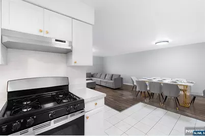 101 Oak Street 2 #2, Bayonne, NJ 07002 - Photo 4