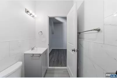 15 Highland Avenue, East Orange, NJ 07018 - Photo 8