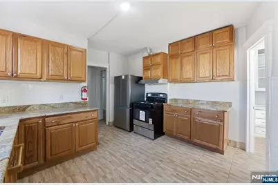 15 Highland Avenue, East Orange, NJ 07018 - Photo 12