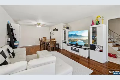 44 Forsythia Lane, Paramus, NJ 07652 - Photo 6