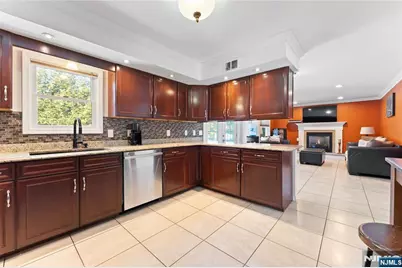 330 Hickory Street, Washington Township, NJ 07676 - Photo 6