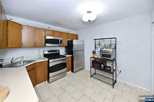 250 Larch Ln, Mahwah, NJ 07430 - Photo 14