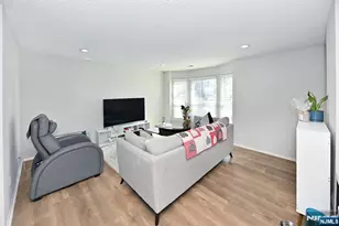 250 Larch Ln, Mahwah, NJ 07430 - Photo 6