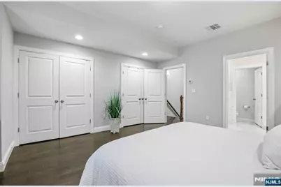 10 Glen Street, Cliffside Park, NJ 07010 - Photo 24