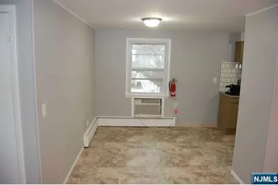 420 Kipp Avenue, Hasbrouck Heights, NJ 07604 - Photo 4