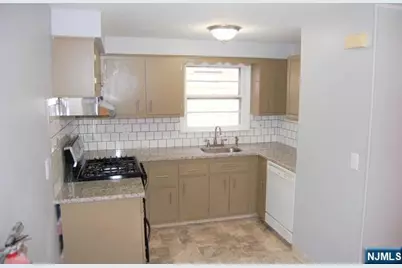 420 Kipp Avenue, Hasbrouck Heights, NJ 07604 - Photo 2