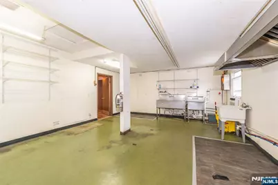 219 Hamburg Turnpike, Bloomingdale, NJ 07403 - Photo 10