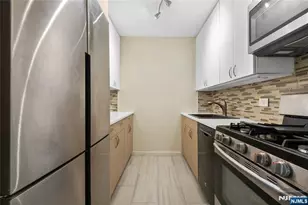 7004 Blvd East 28C, Guttenberg, NJ 07093 - Photo 8
