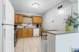 412 Walker St, Fairview, NJ 07022 - Photo 12