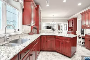 34 Crocker Mansion Dr, Mahwah, NJ 07430 - Photo 10