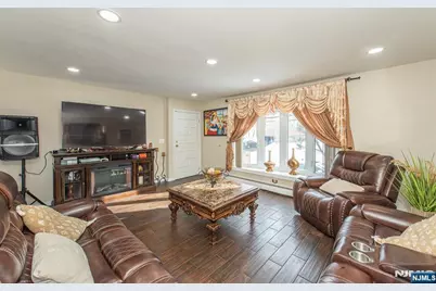 48 Garden Avenue, Woodland Park, NJ 07424 - Photo 6