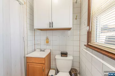 48 Garden Avenue, Woodland Park, NJ 07424 - Photo 18