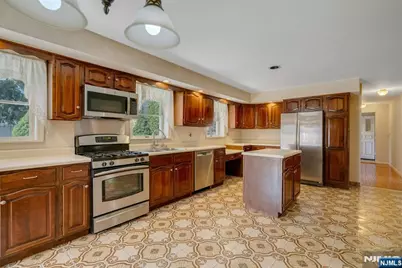 506 Ewing Avenue, Franklin Lakes, NJ 07417 - Photo 10