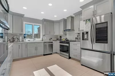 573 Kearney Avenue C0573 #C0573, Cliffside Park, NJ 07010 - Photo 8