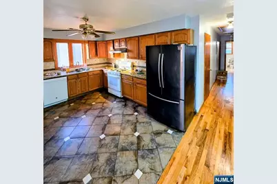 557 Park Place, Lyndhurst Township, NJ 07071 - Photo 18