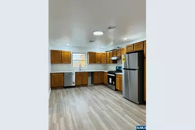 360 Broad Street, Carlstadt, NJ 07072 - Photo 4