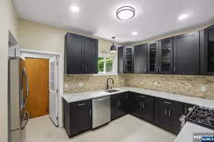 31 Claremont Ave, Jersey City, NJ 07305 - Photo 10