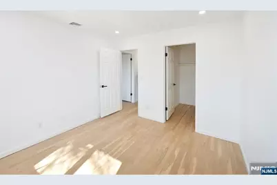 472 Central Boulevard, Fort Lee, NJ 07024 - Photo 16