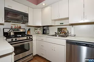 16 Sandburg Ct, Mahwah, NJ 07430 - Photo 12