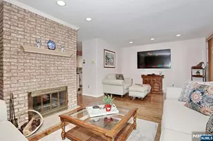 16 Sandburg Ct, Mahwah, NJ 07430 - Photo 18