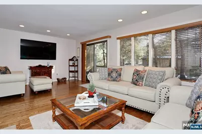 16 Sandburg Court, Mahwah, NJ 07430 - Photo 16