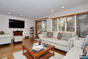 16 Sandburg Ct, Mahwah, NJ 07430 - Photo 16