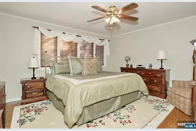 16 Sandburg Court, Mahwah, NJ 07430 - Photo 24