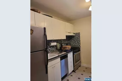 2215 Central Road 5A #5A, Fort Lee, NJ 07024 - Photo 2